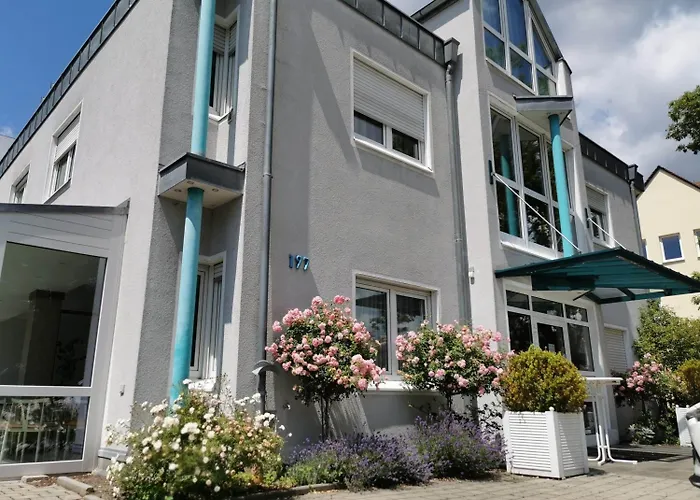 Alpha בית הארחה 3*