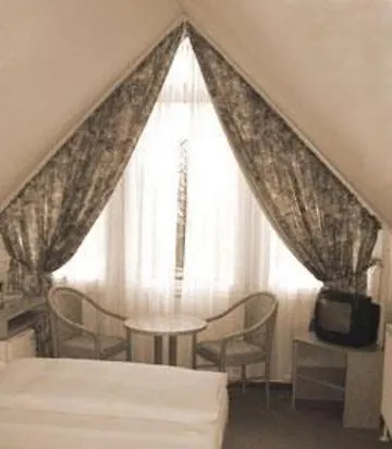 Alpha בית הארחה 3*